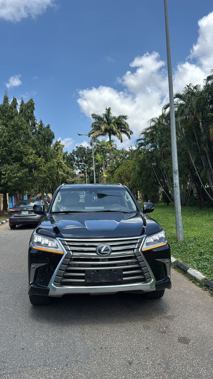 Lexus LX 570 - Luxury SUV